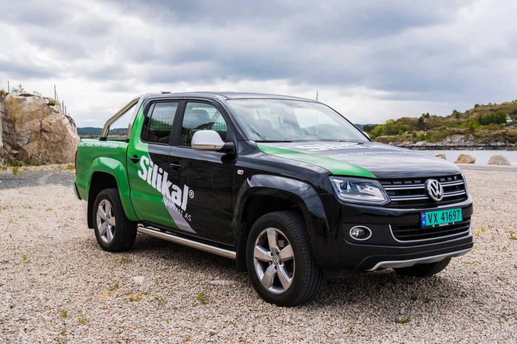 Bilde av en Volkswagen pickup som har blitt foliert